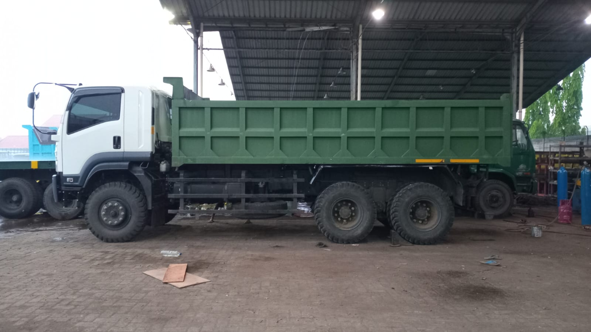 Dump Truck Isuzu Giga