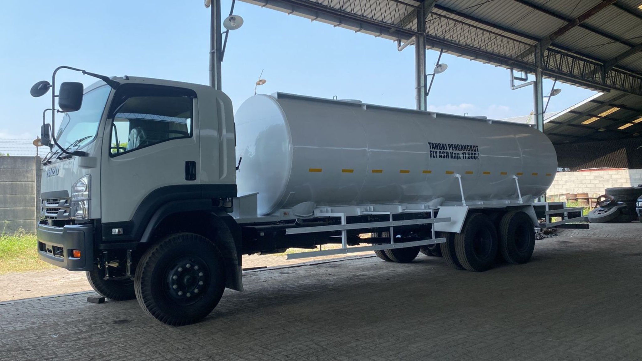 Tanker Fly Ash Inside