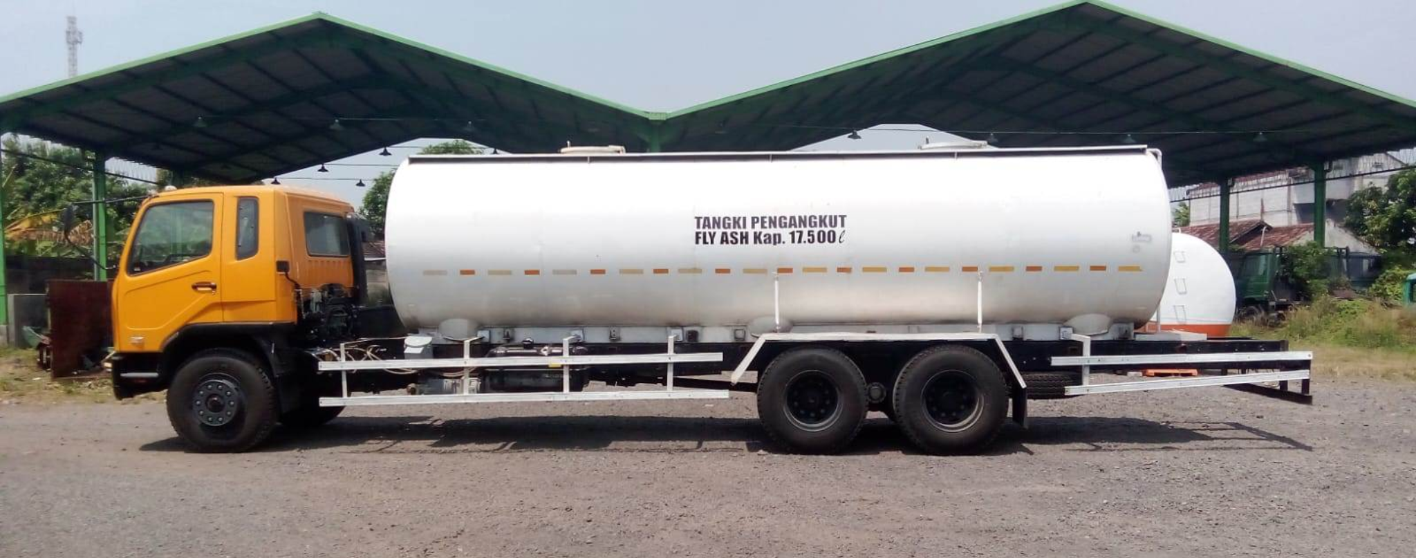 Tanker Fly Ash Outside